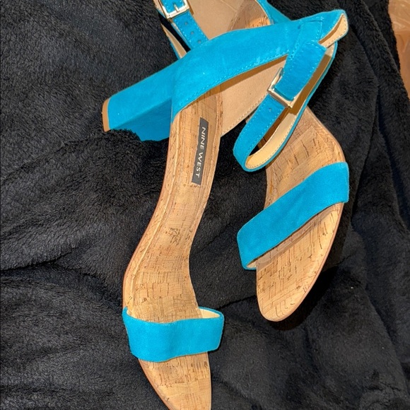 Nine West Blue Sandals with Minimalist Design - Picture 13 of 13